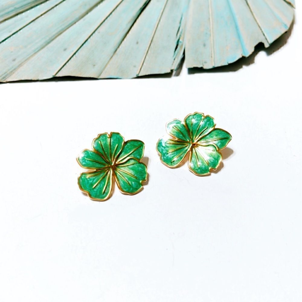 Green flower earrings  N327